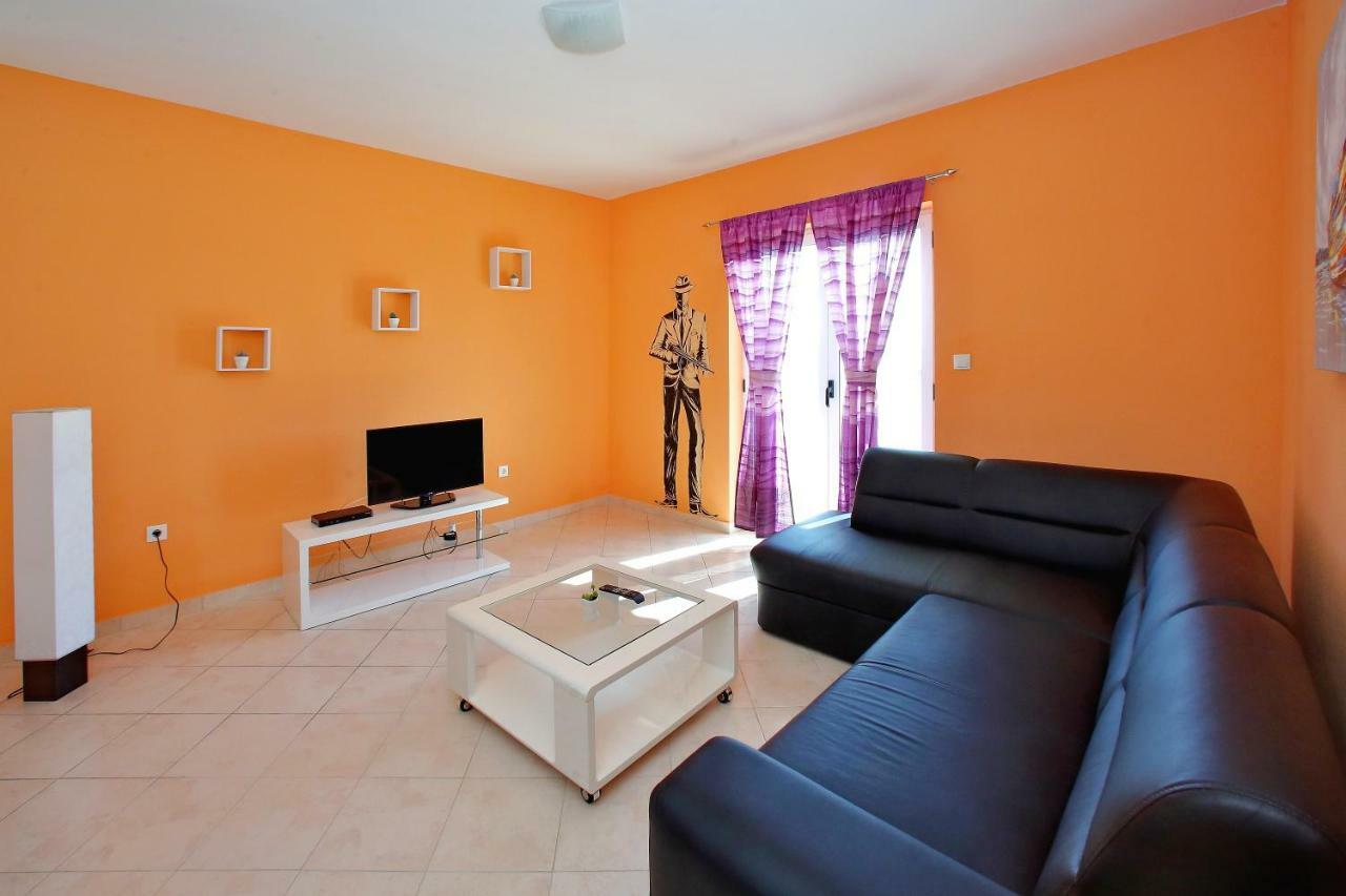 Apartment And Pool Nika Bibinje Exterior photo